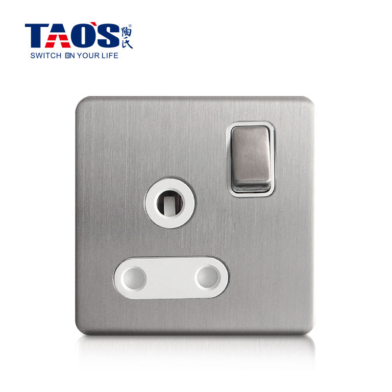 15A 1 gang switched round-pin socket