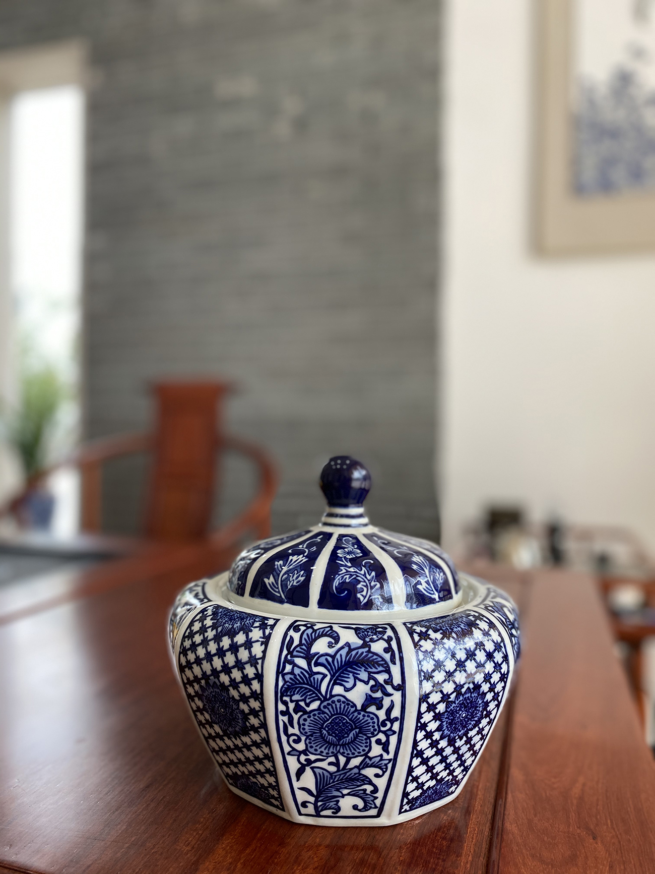 Chinoiserie ceramic gar
