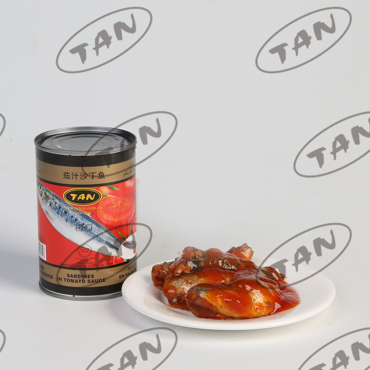 Canned sardine in tomato sauce