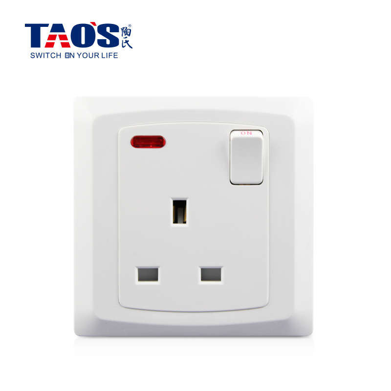 13A 1 gang switched socket + neon
