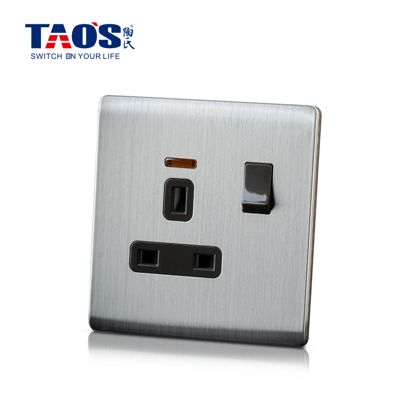 13A 1 gang switched socket + neon