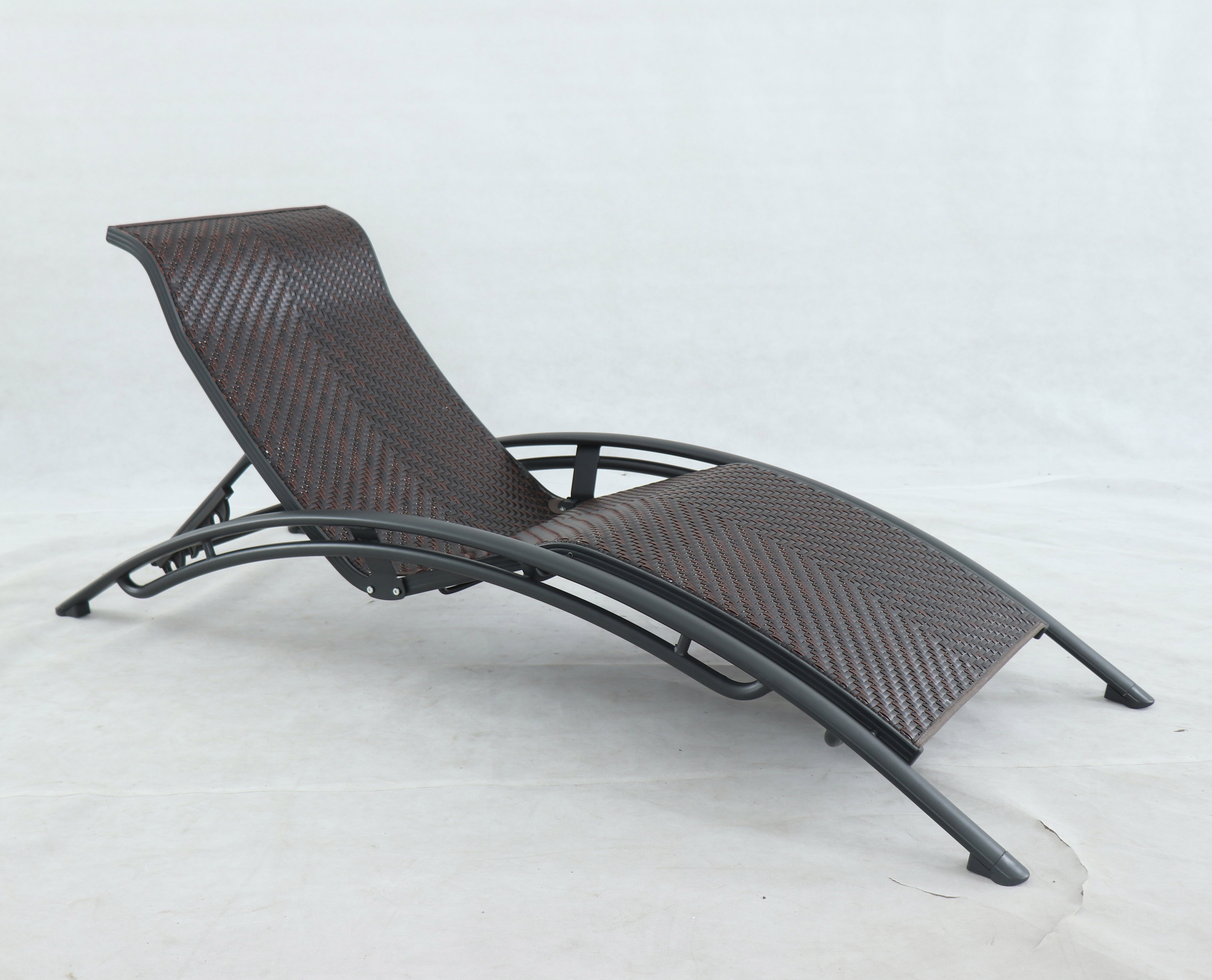 1 Outdoor leisure furniture Steel Wicker Arc Lounger, Matt Dim grey+ Bronze Rattan
