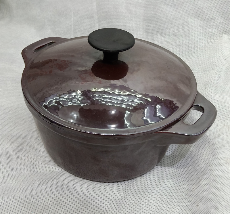 cast iron cookware/enamel/dutch oven/saucepan/bakelite knob/glossy finishing