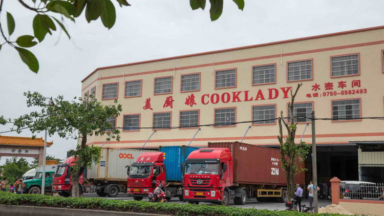 Xinhui District Meichuyiang Metal Products Factory, Jiangmen – Bottles and kettles 1