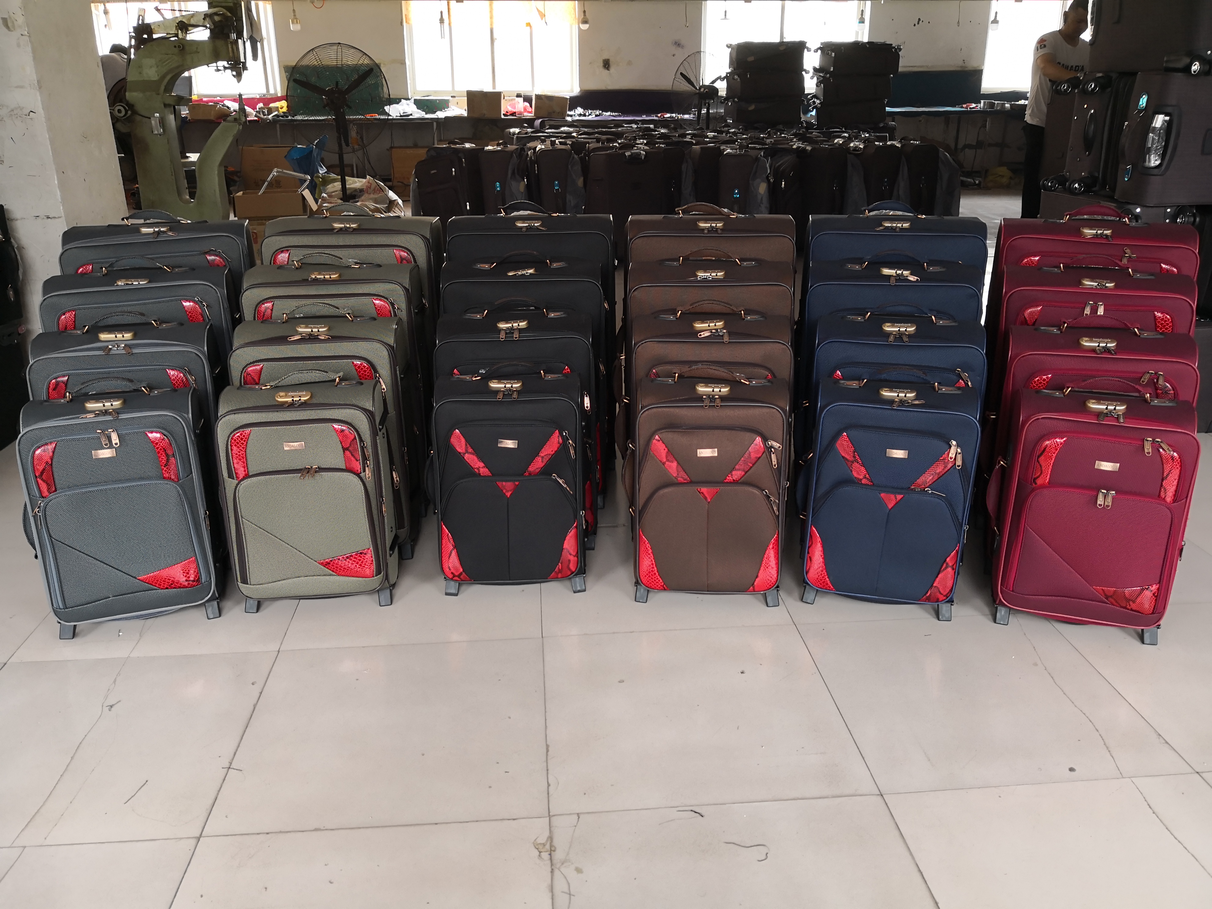 Twill double-color cheap polyester 600D 2 wheels travel luggage EVA lightweight soft 4pcs Luggage set