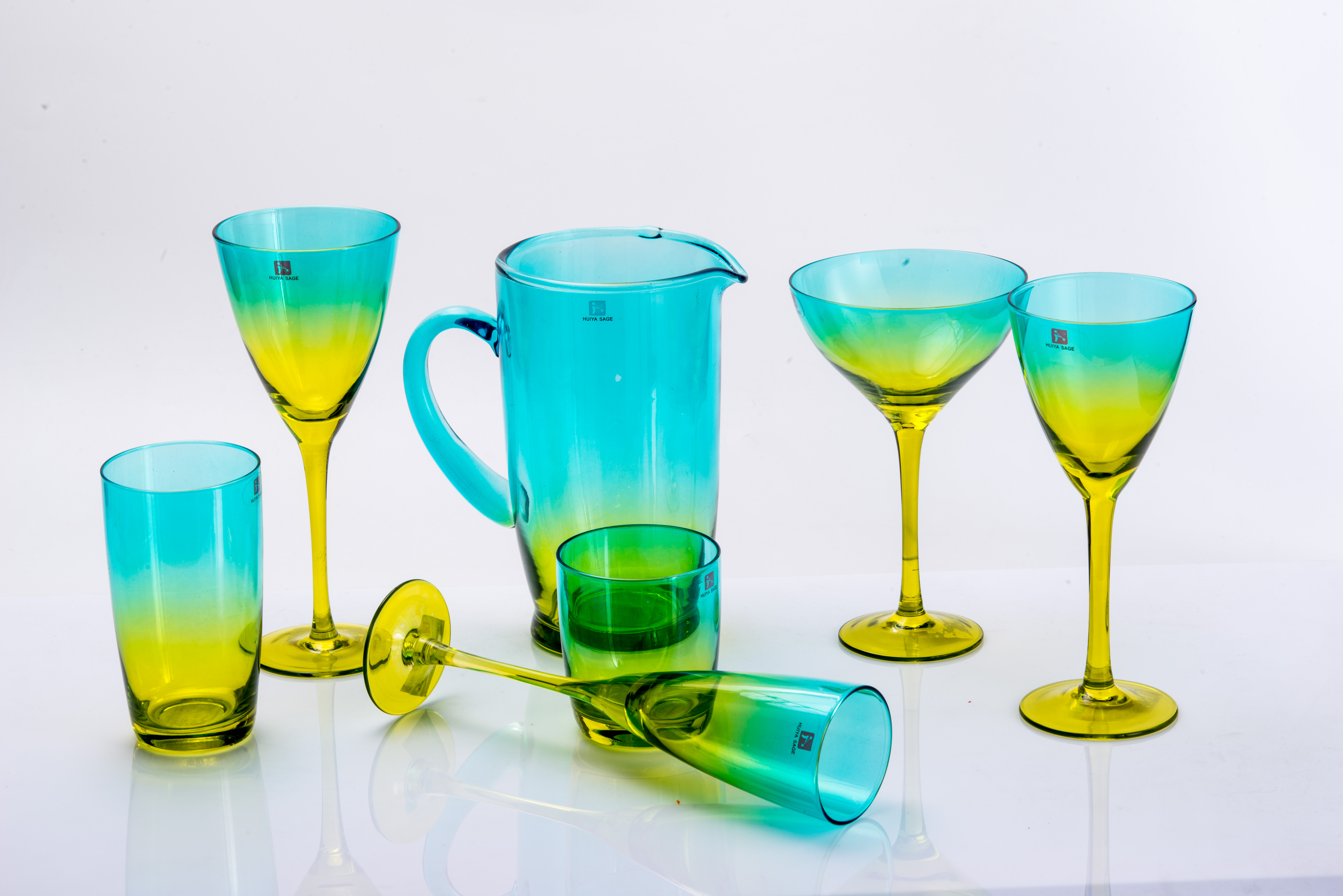 Sprayed two colors wine glasses