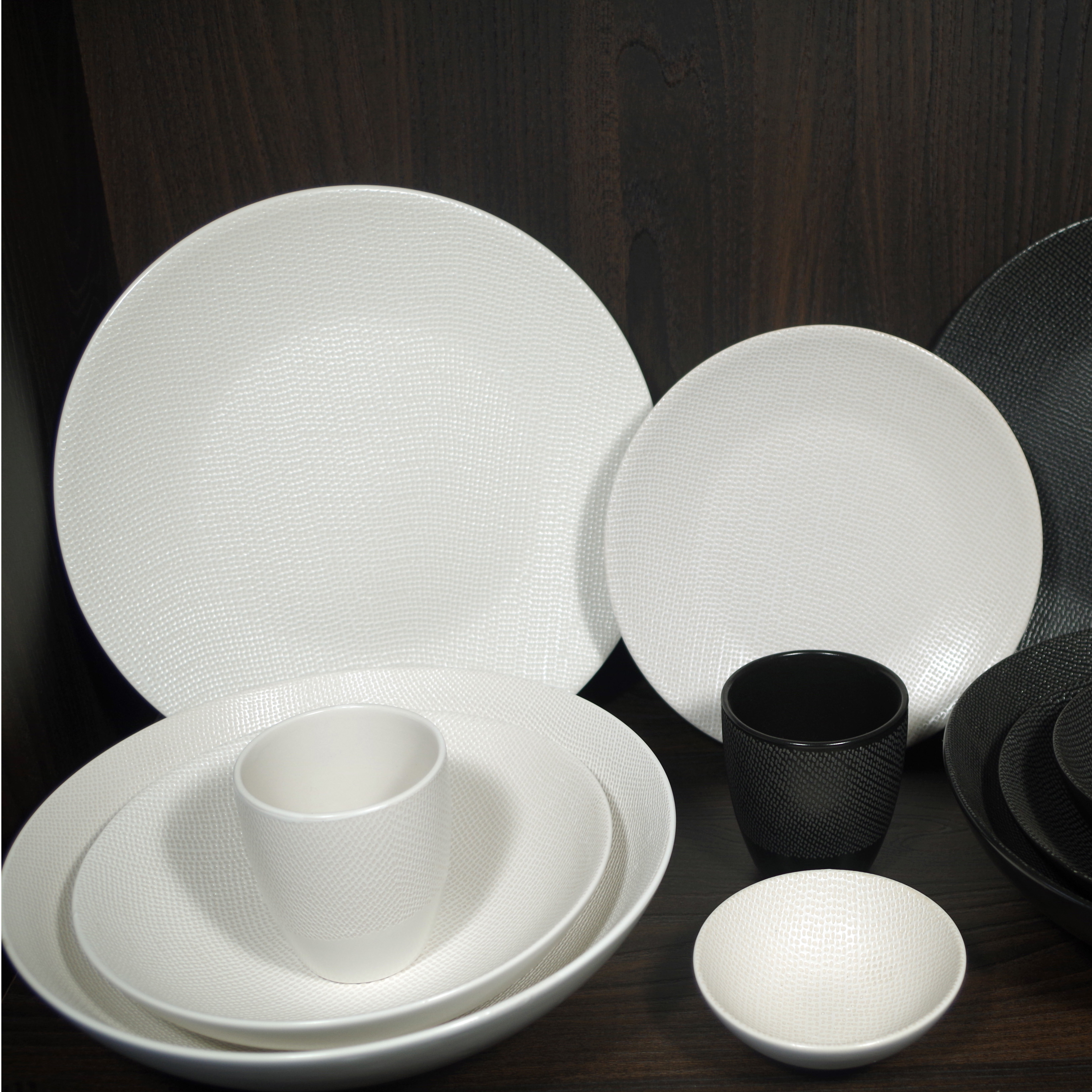 Stoneware dinnerware