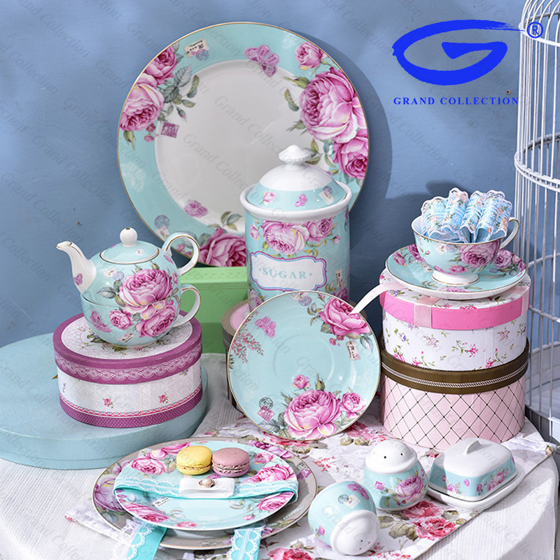 Porcelain dinner set