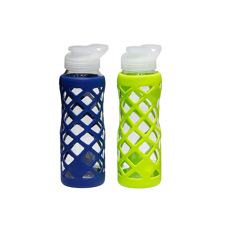 Portable borciliate glass water bottle with silicone