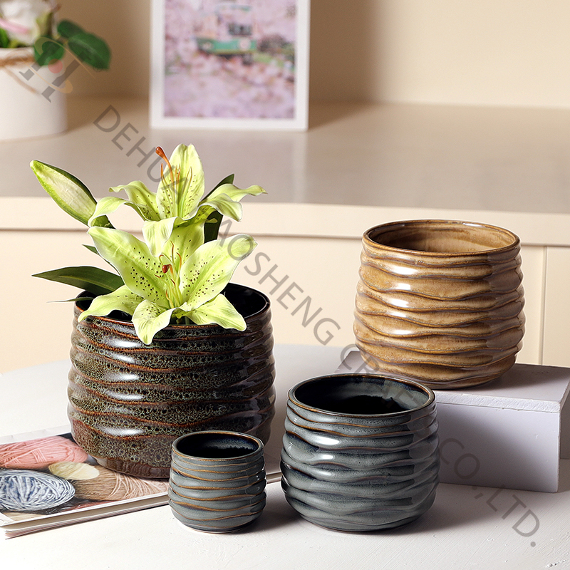 Wave pattern flower pot with Reactive glazing