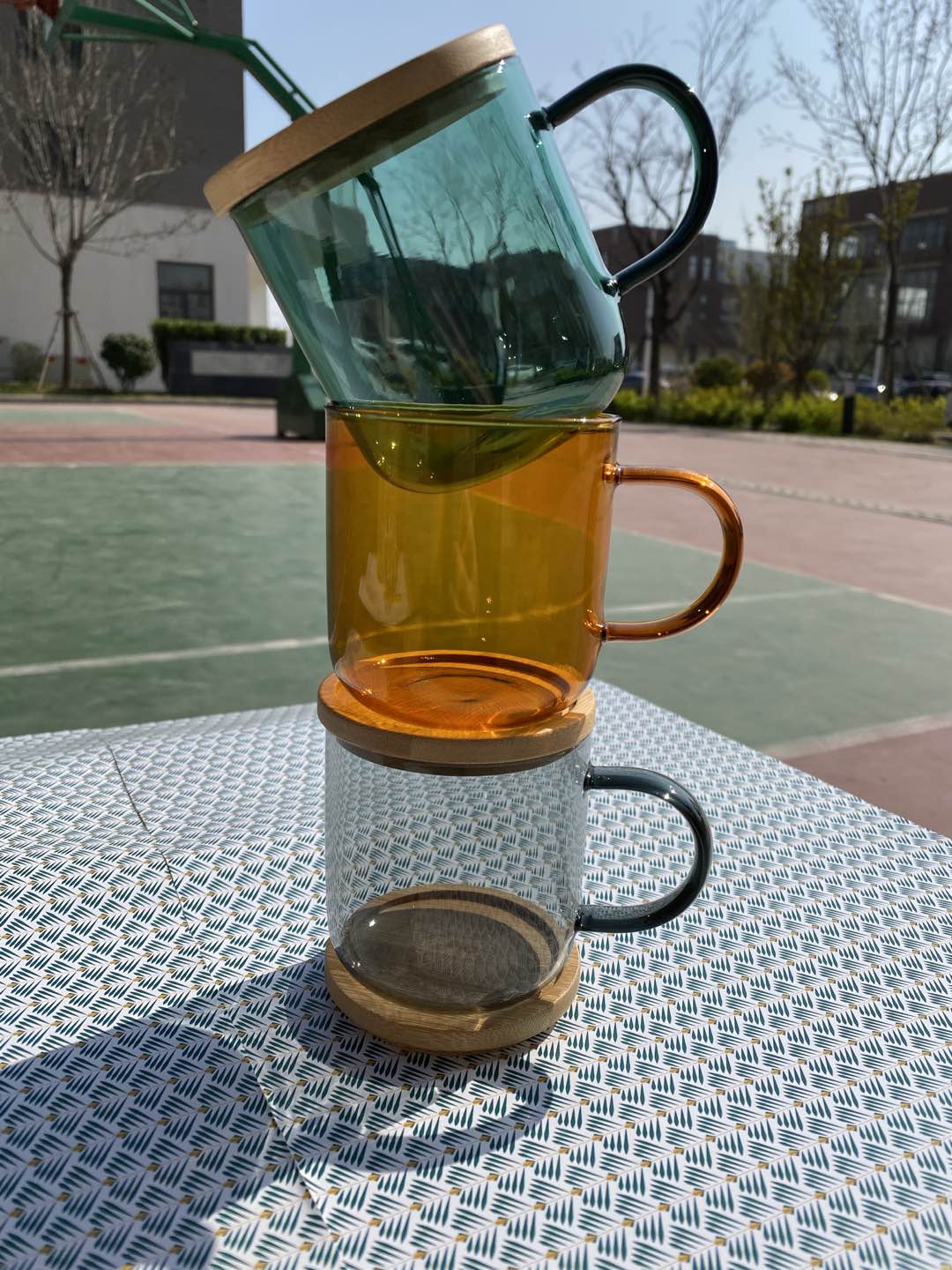 New Design Simple Style Colored 370ML single wall glass cup with bamboo lid EU standard ODM OEM