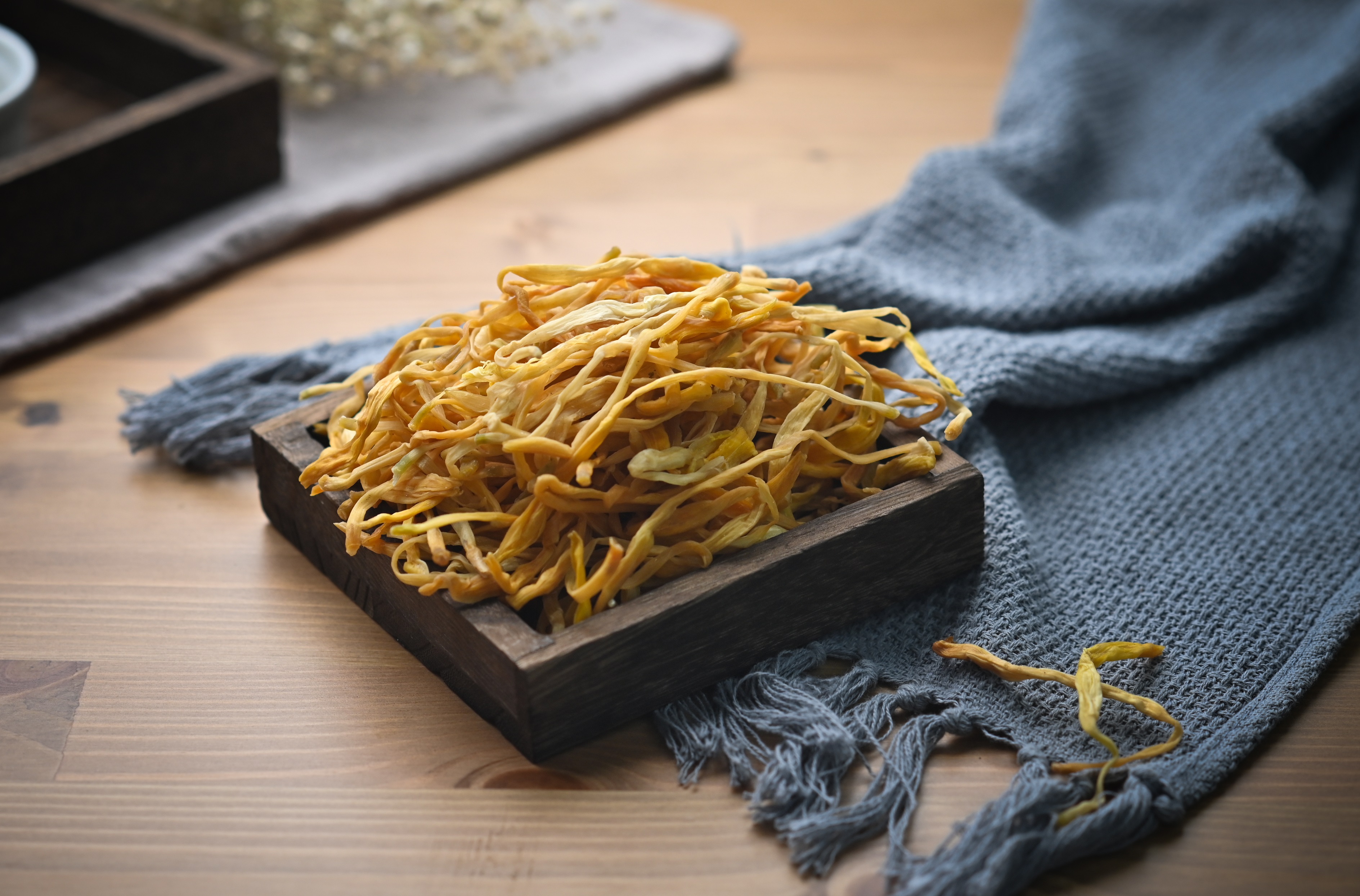 dried lily flower