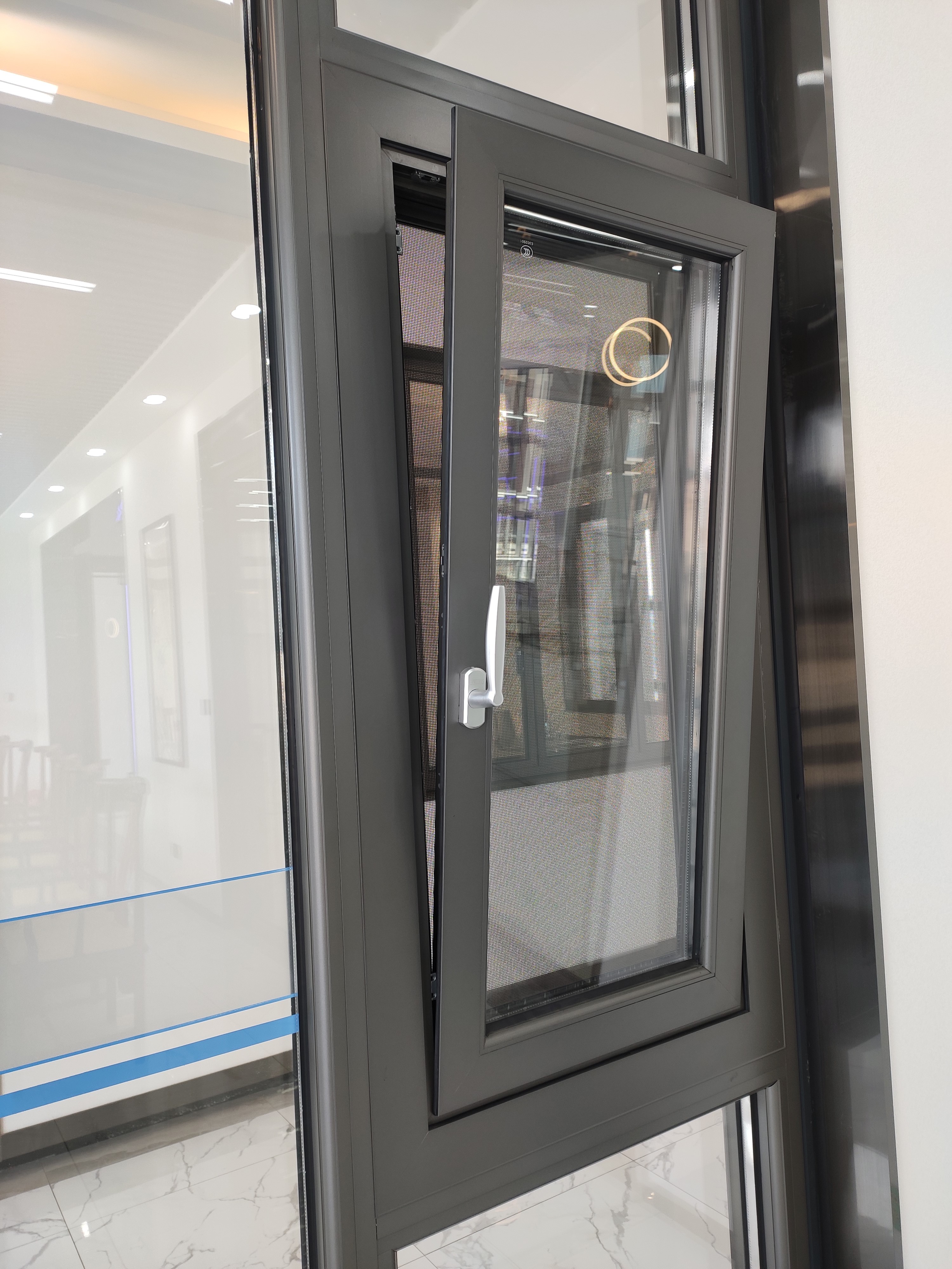 YB 75 Series Inward and Outward opening using one single handle Integrated Window and Screen