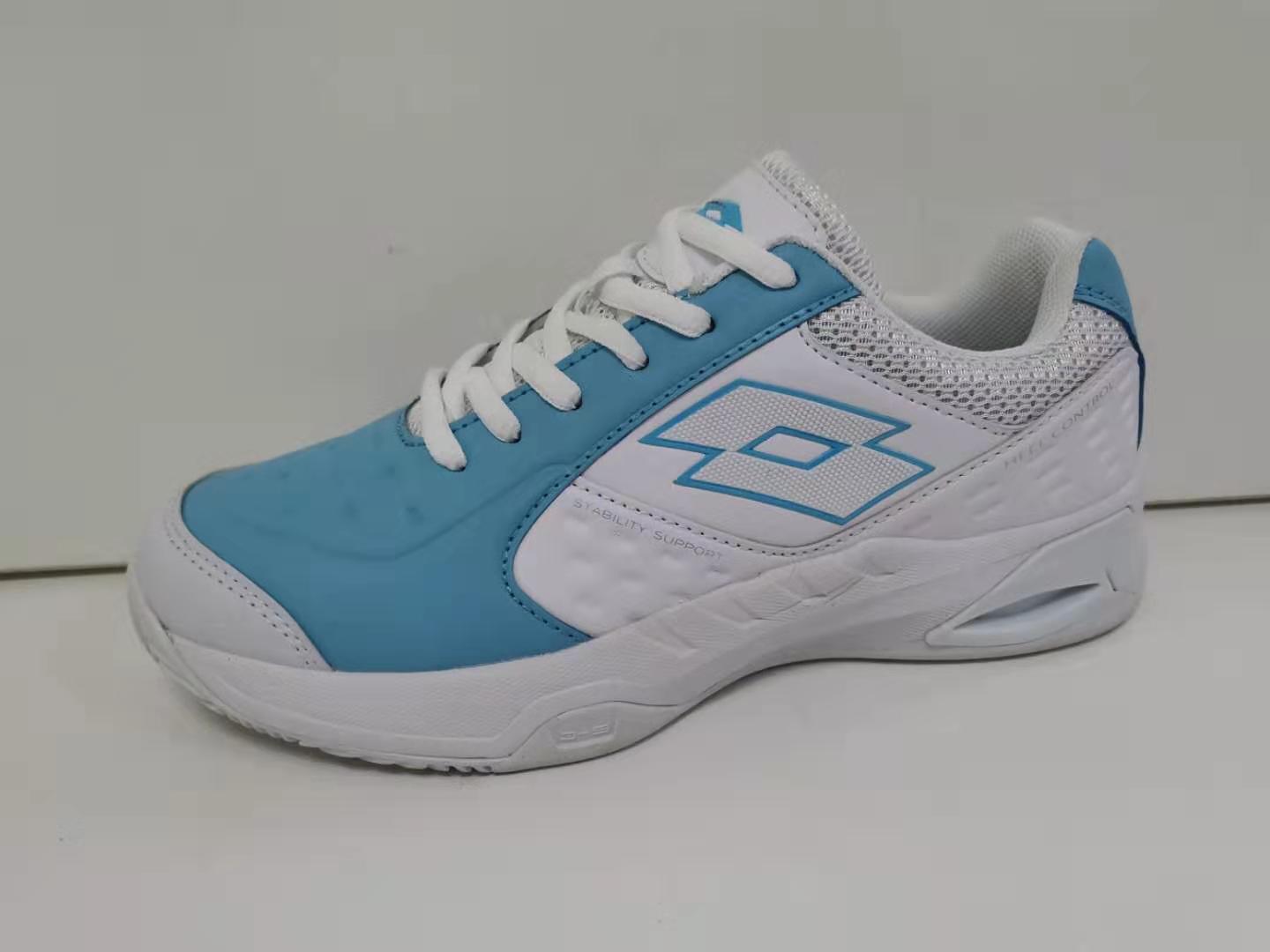 Tennis shoe