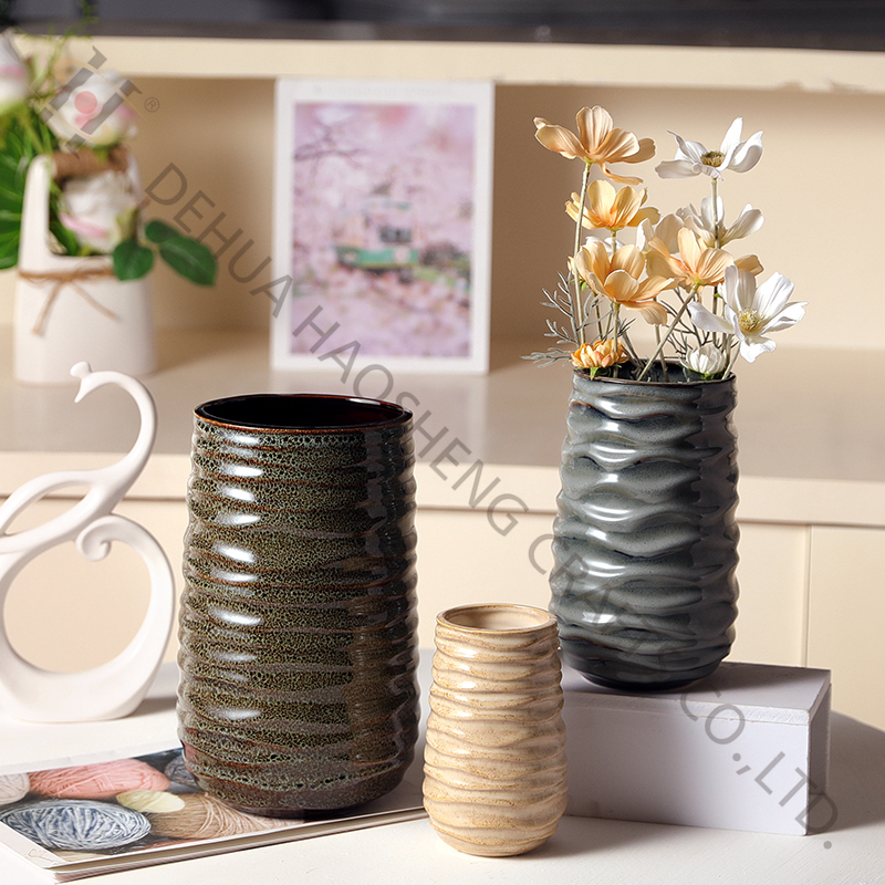 Reactive Glazed porcelain flower Vase with wavy pattern