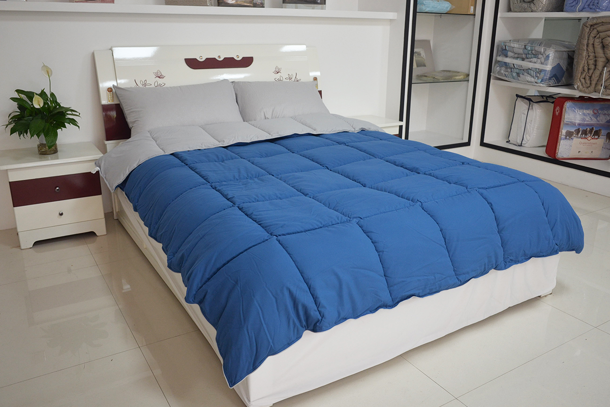 Bicolor microfiber quilt