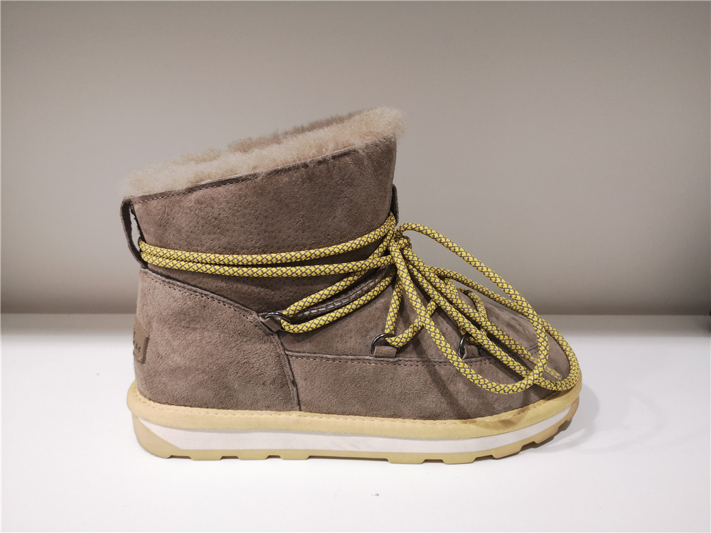 Snow Boot with lace and warm sheepskin lining