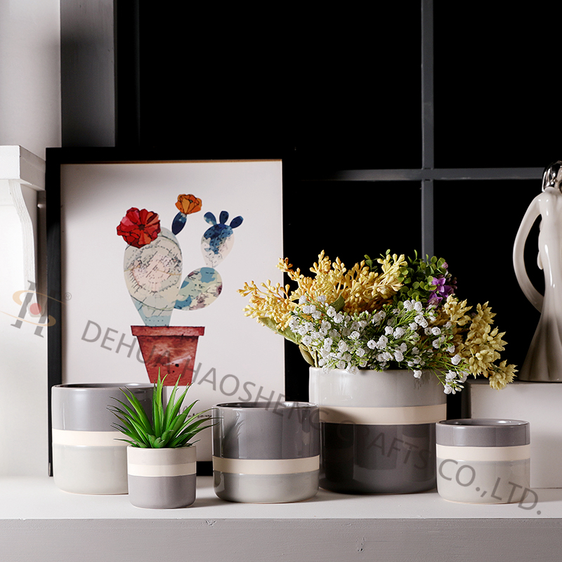 Ceramic flower pot