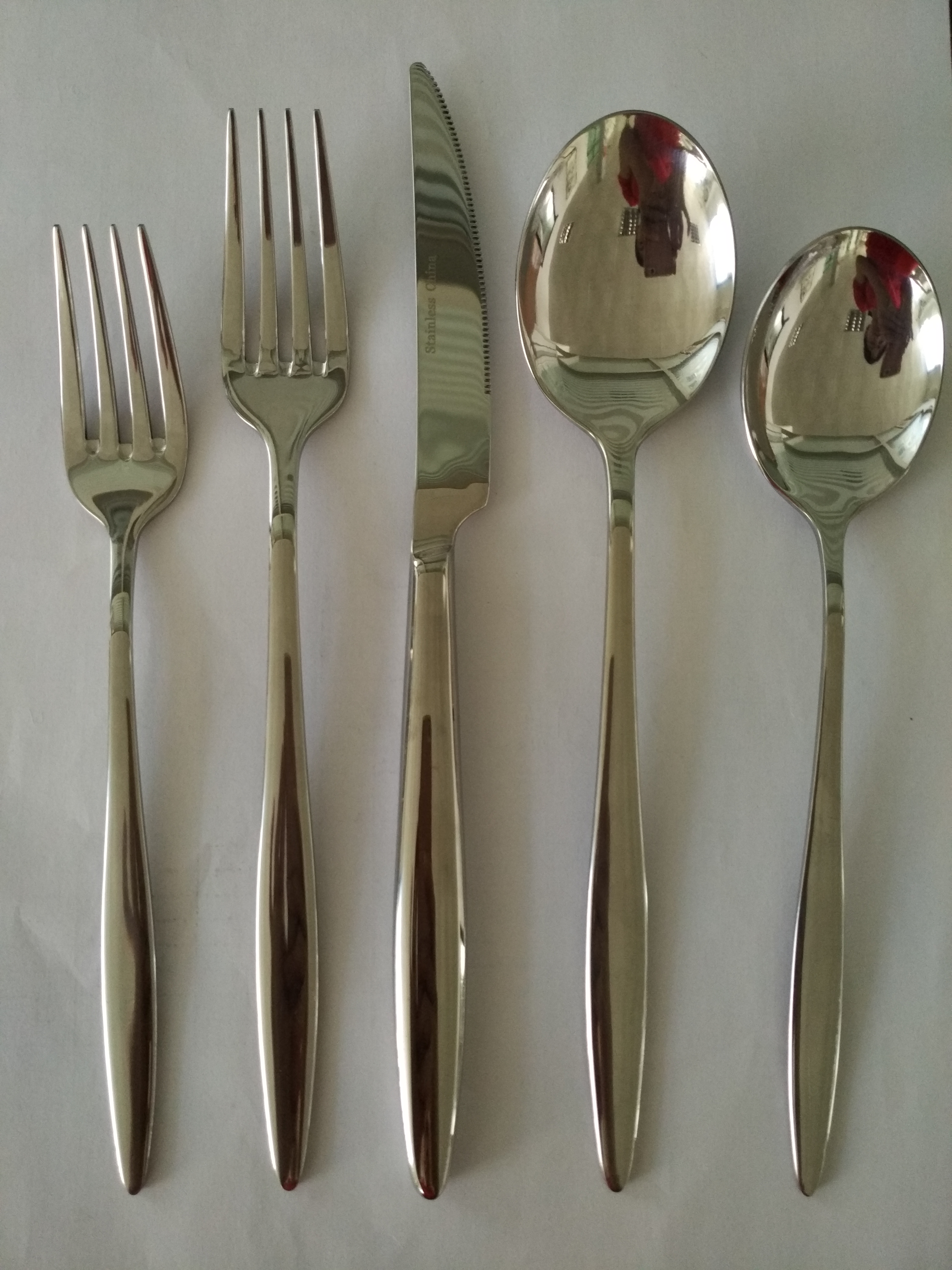 Stainless steel cutlery set