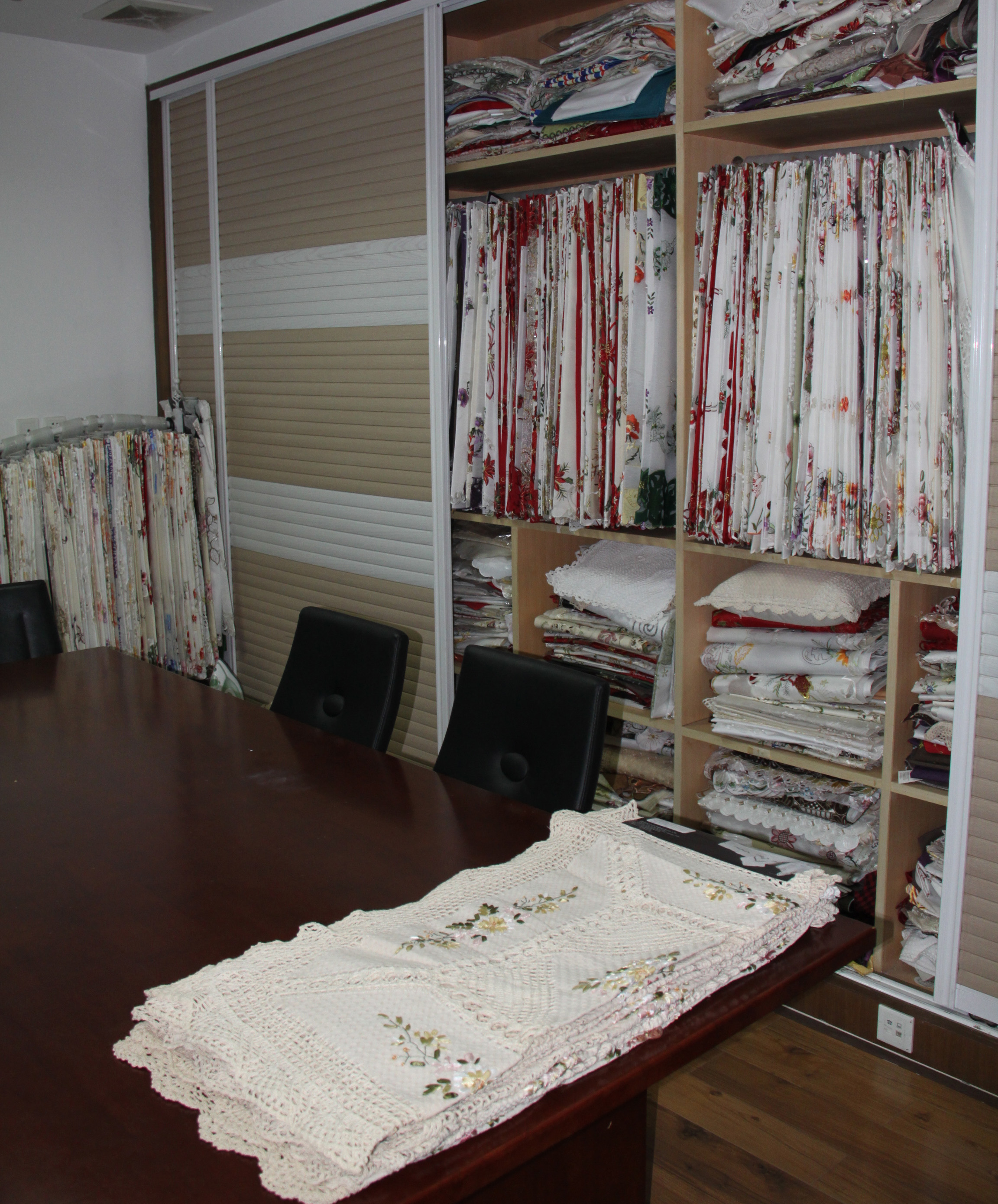Rizhao Kaidi Industrial and Trade Co., Ltd. – table runners 2