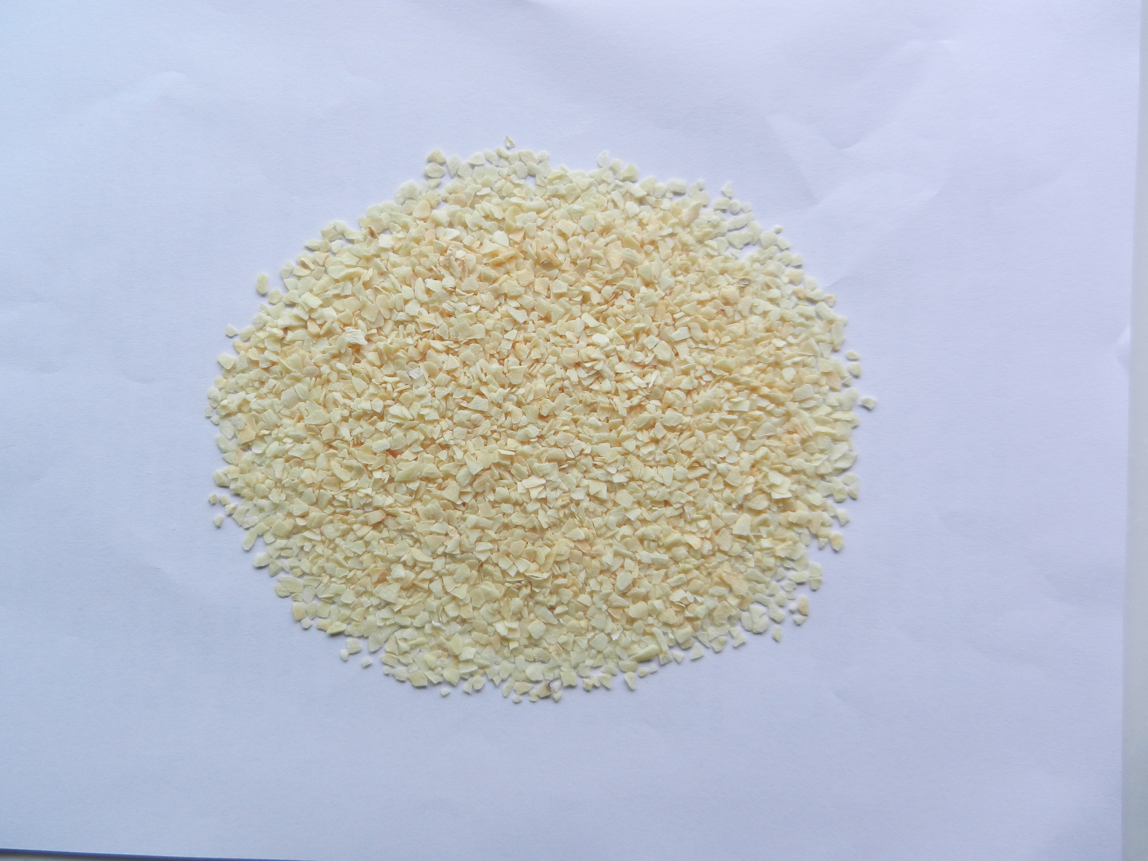 Dehydrated garlic granules