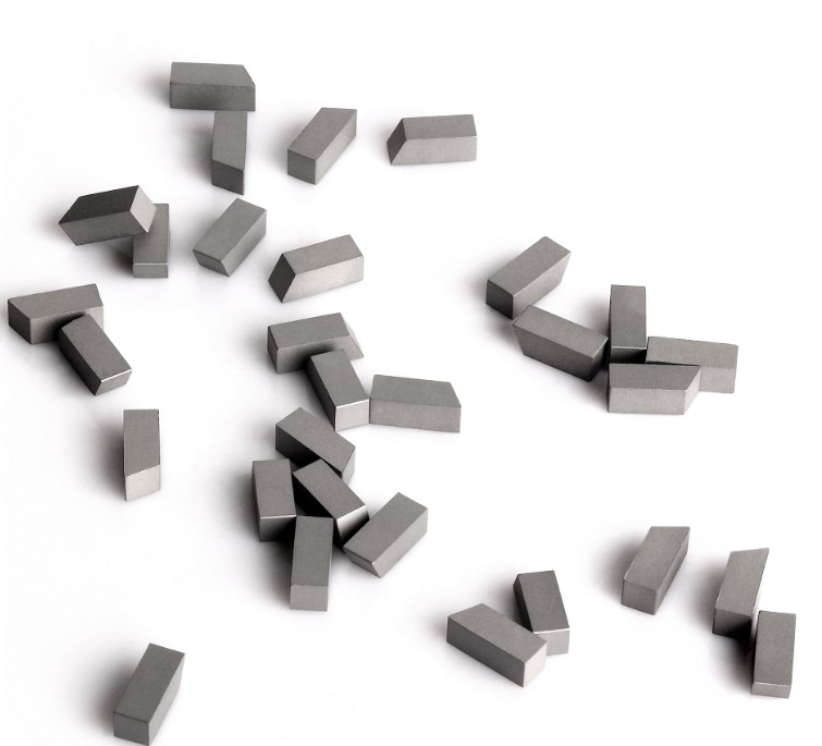 Tungsten carbide saw tips