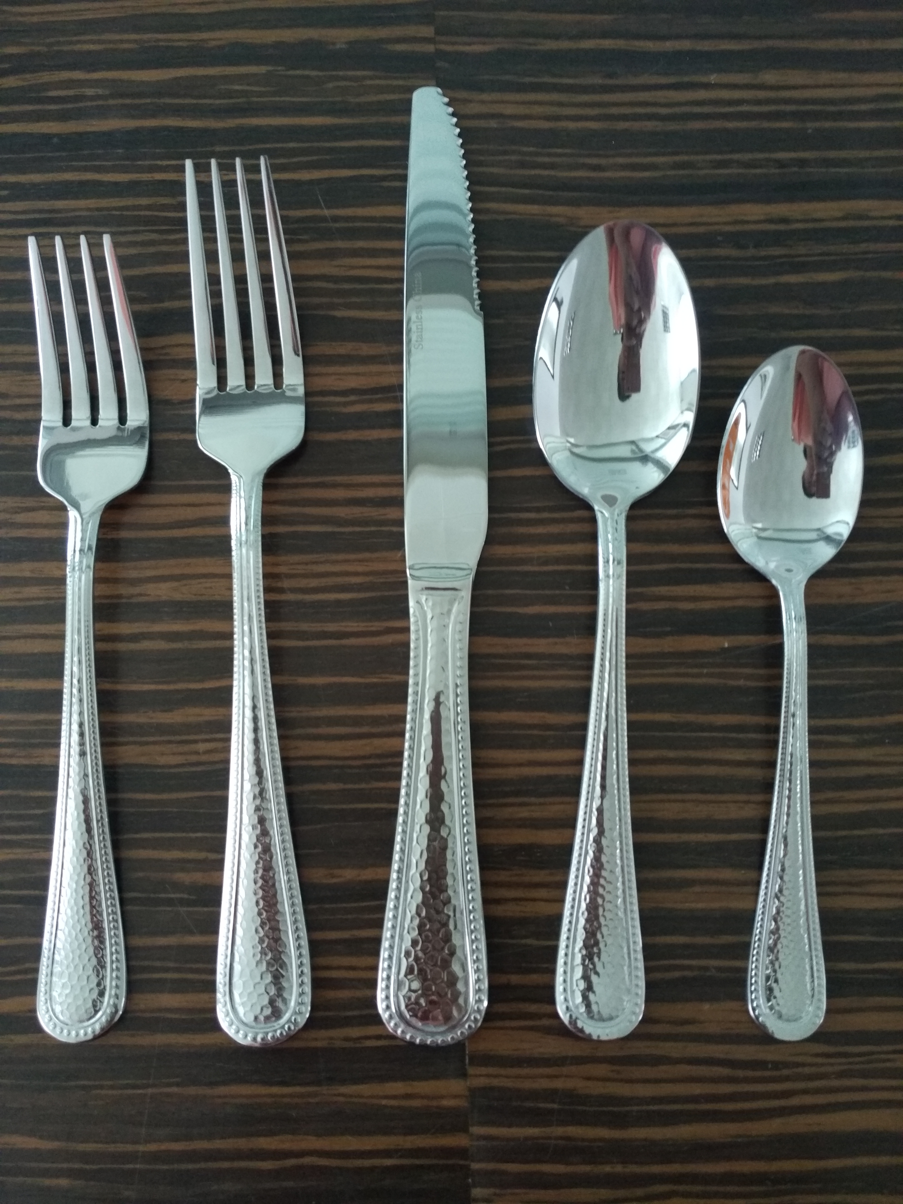 Stainless steel cutlery set