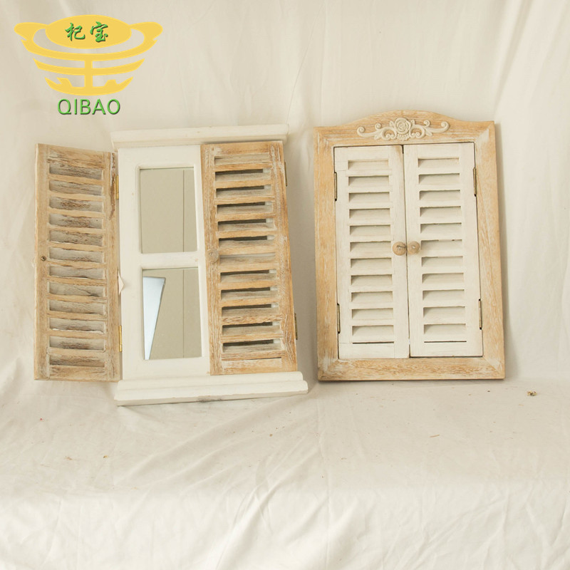 Wooden decorated mirror