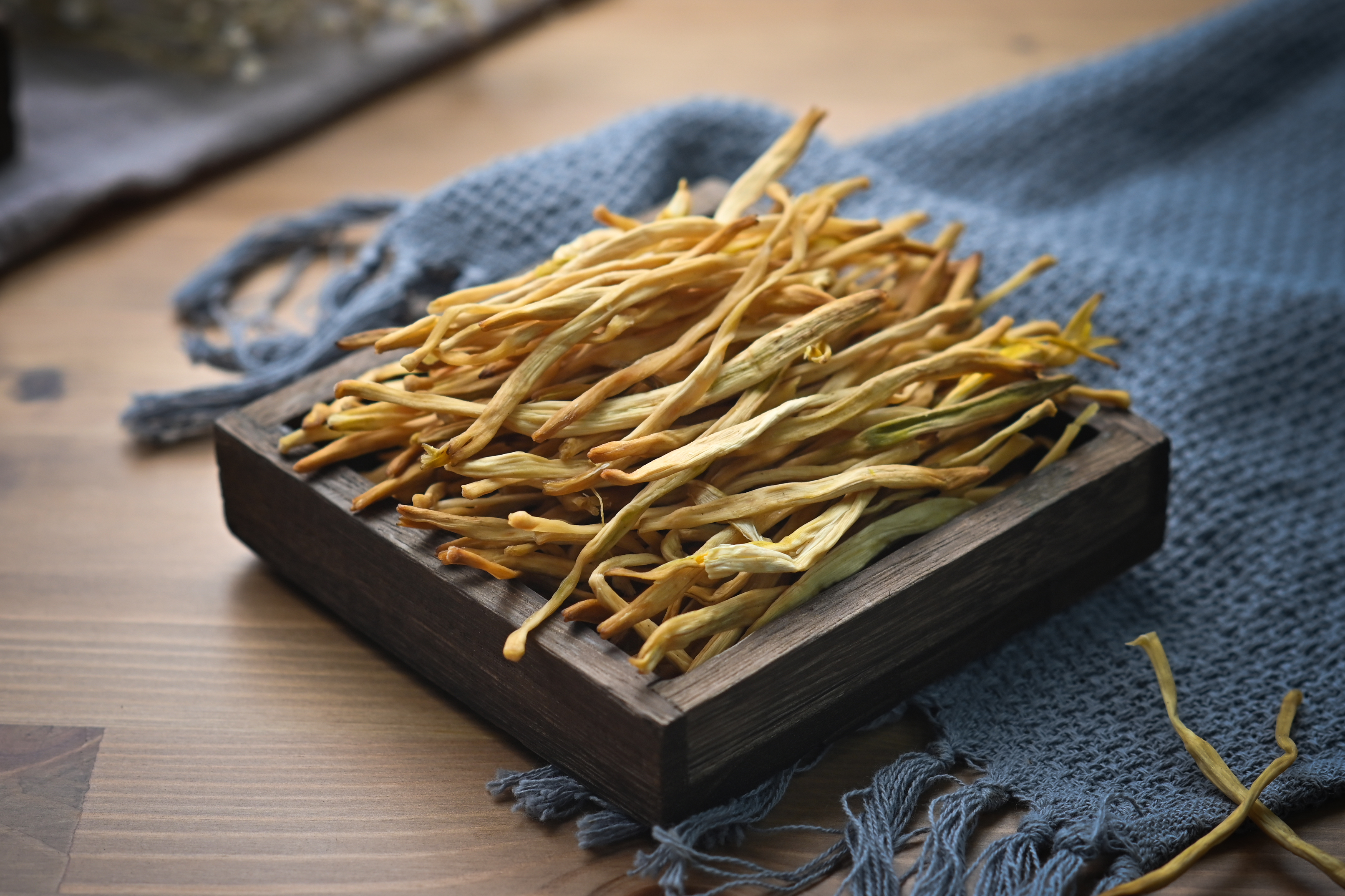 dried lily flower
