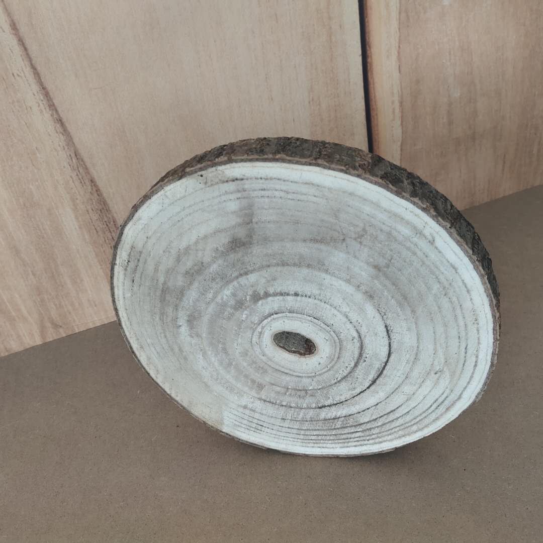 Wooden round slice with feet