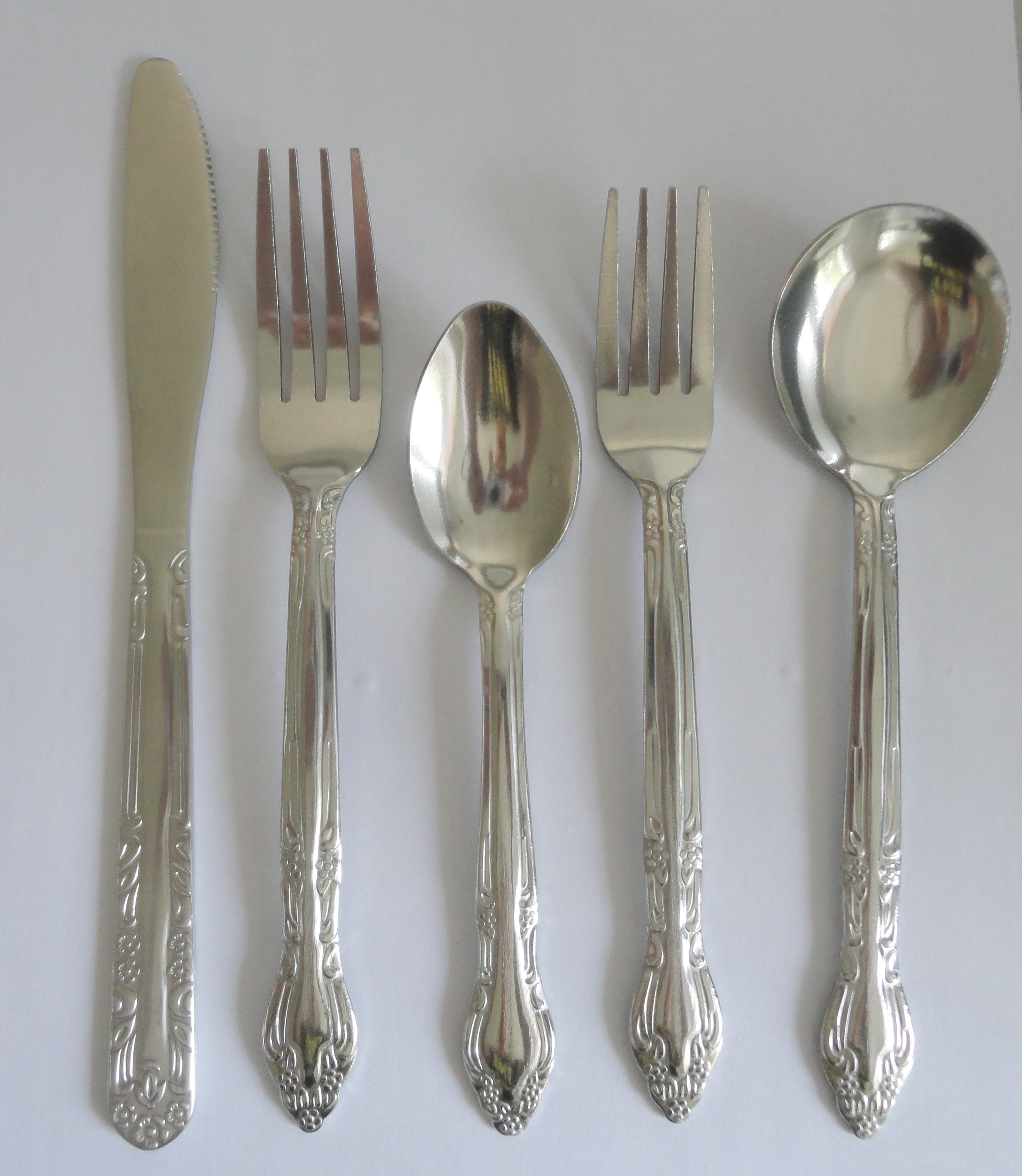 Stainless steel cutlery set