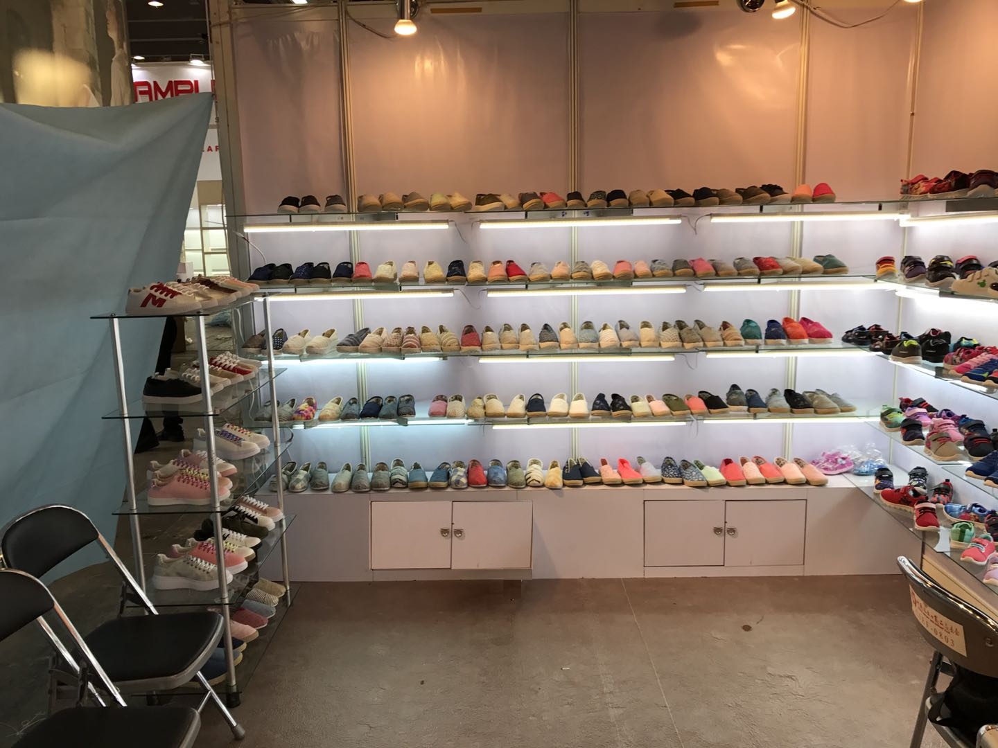 Fujian Quanzhou Foreign Trade Company – children's light shoes 3