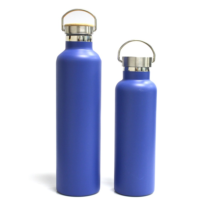 Stainless steel bottle with bamboo lid