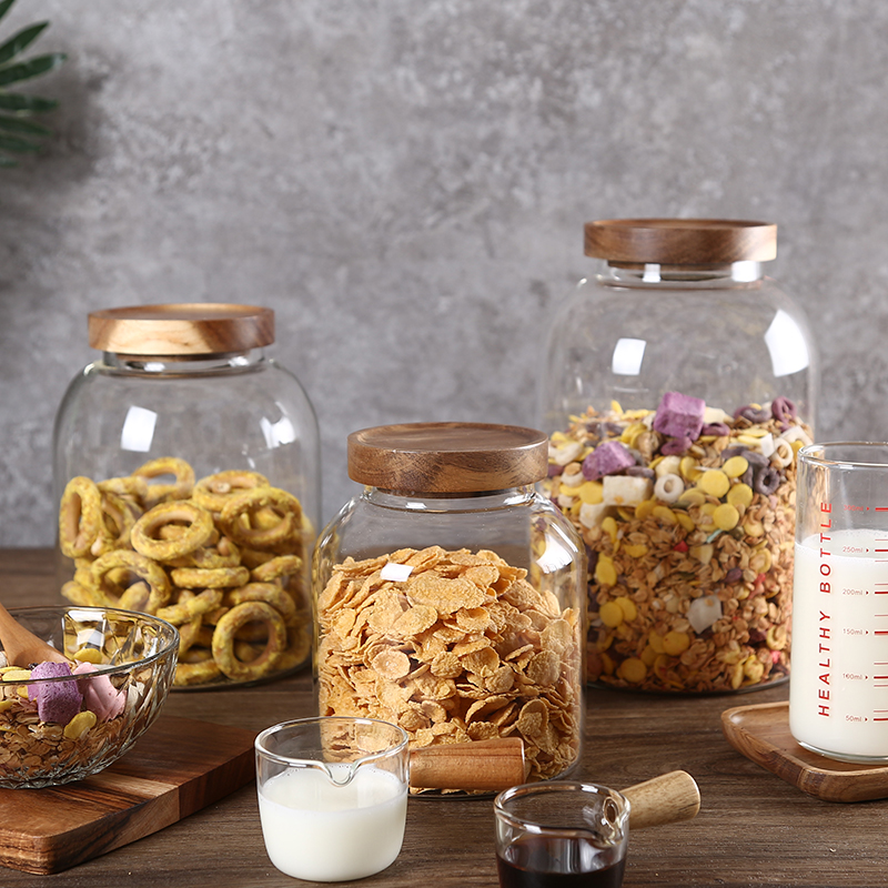 Narrow mouth borosilicate glass canister with acacia wood lid