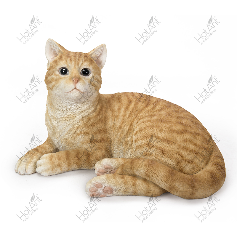 Lying Cat