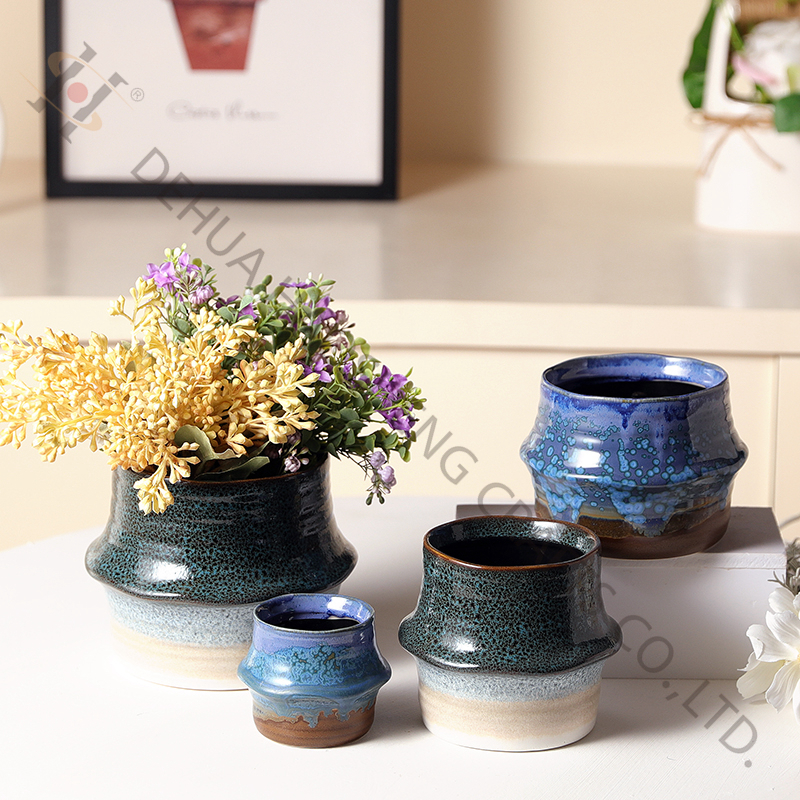 Stoneware flower pot with Reactive Glazing