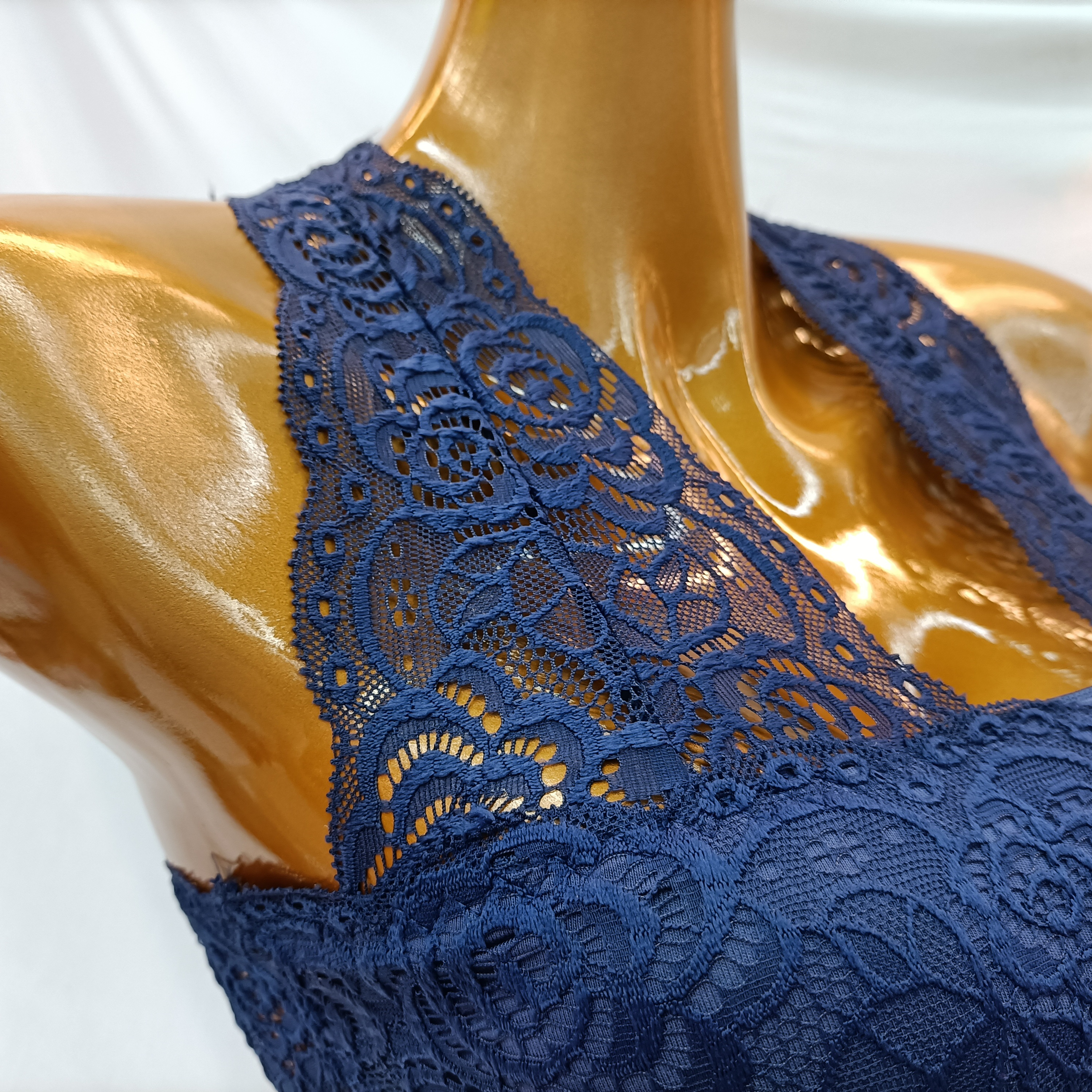 Sponge vest with lace straps