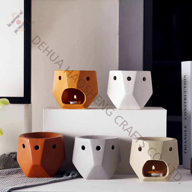 Ceramic oil burner with hollow