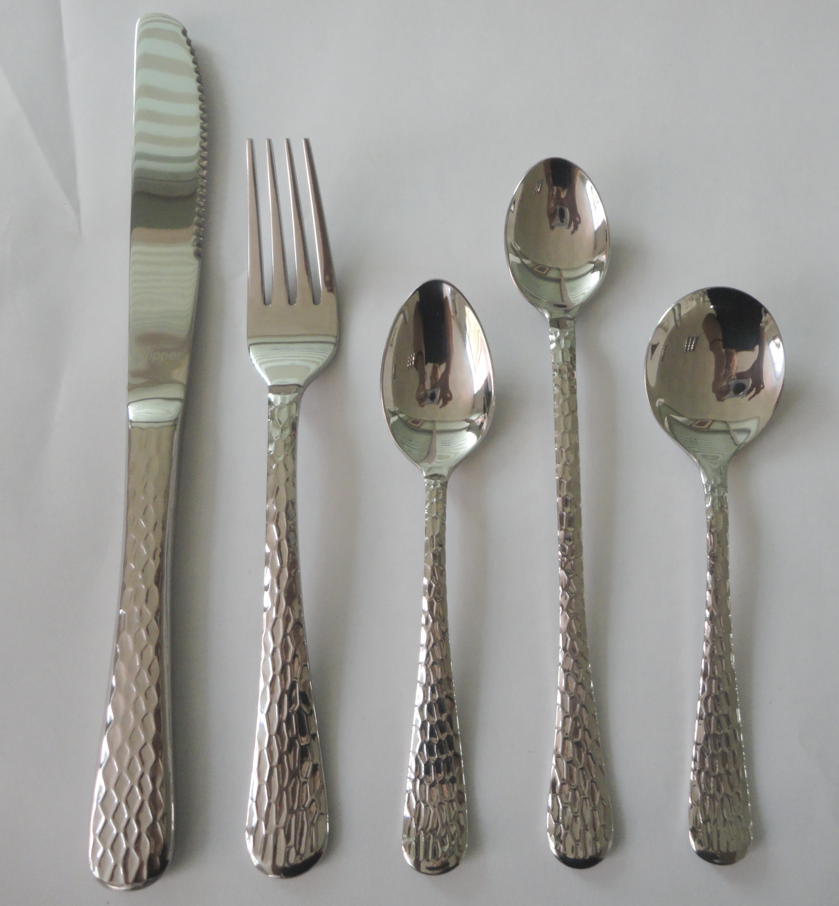 Stainless steel cutlery set
