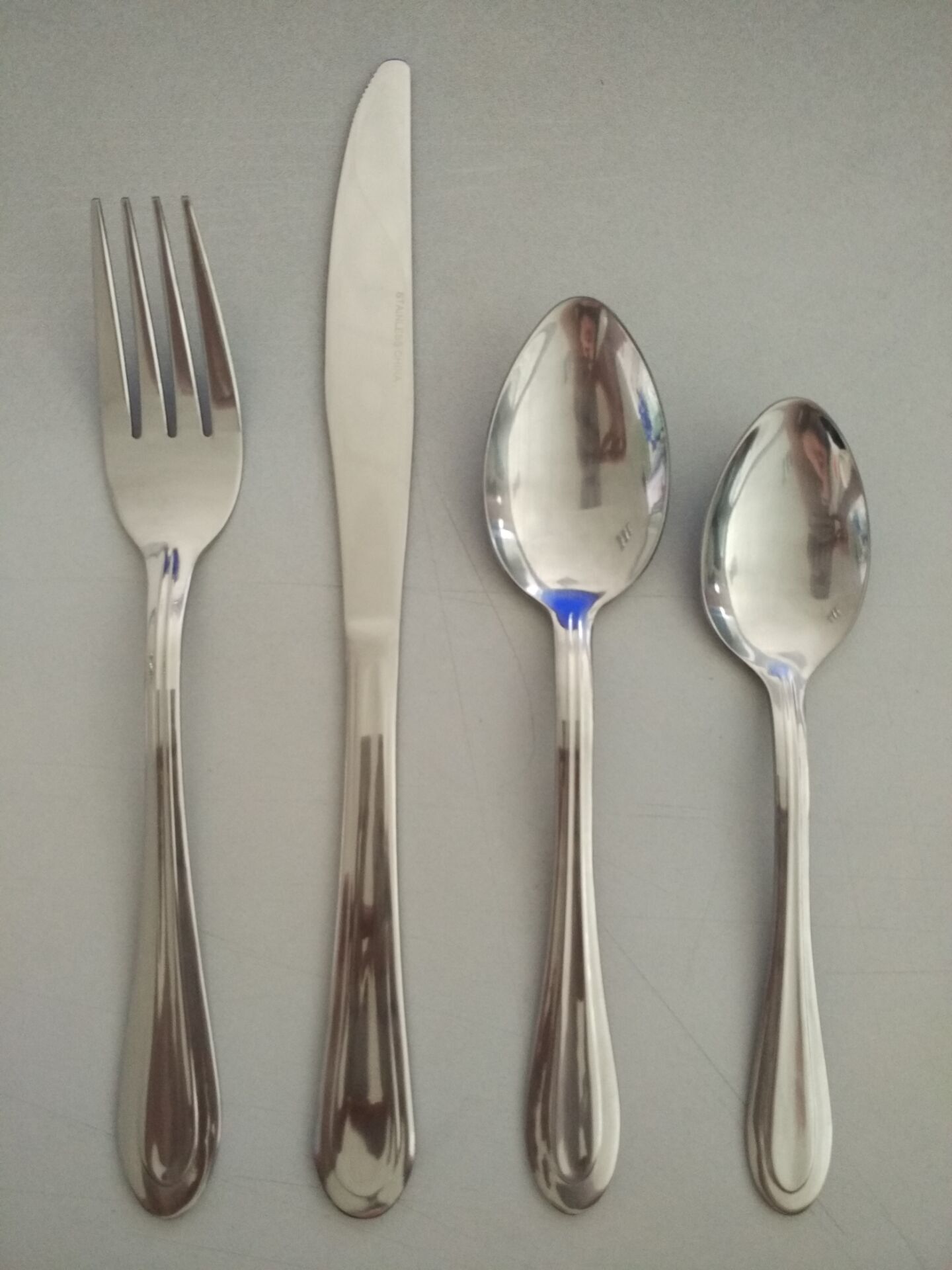 Stainless steel cutlery set