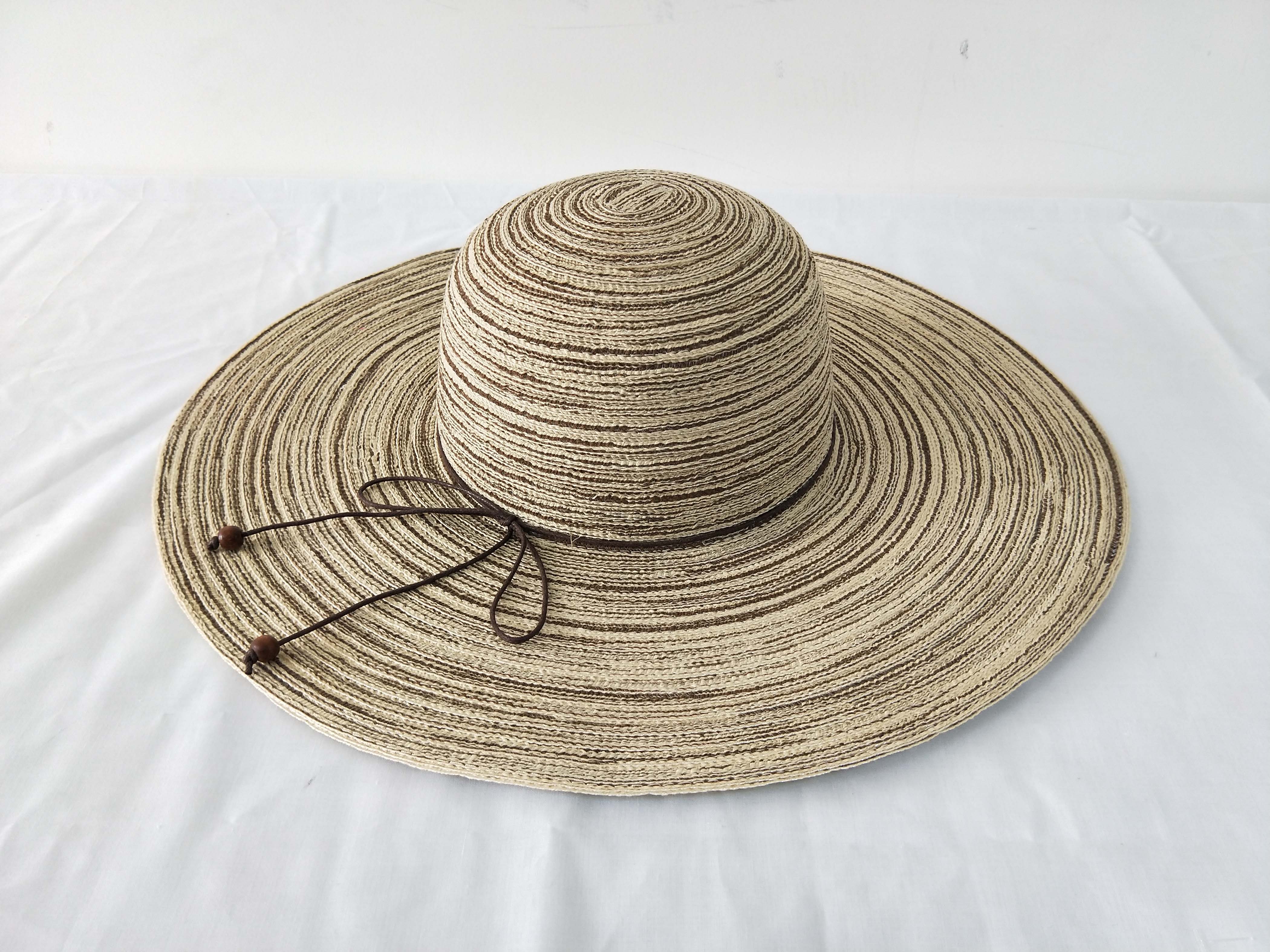 floopy-wide brim hat