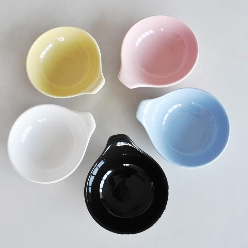 Ceramic bowl with solid color in Japanese style