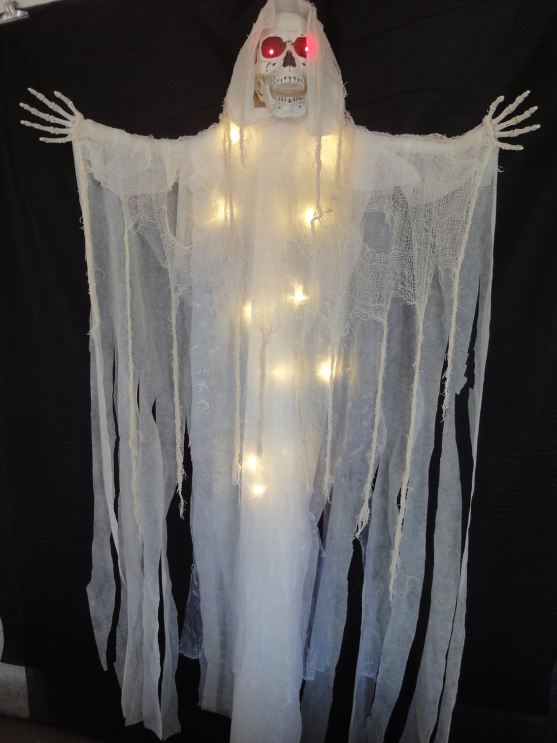 6' Hanging Light Up White Reaper
