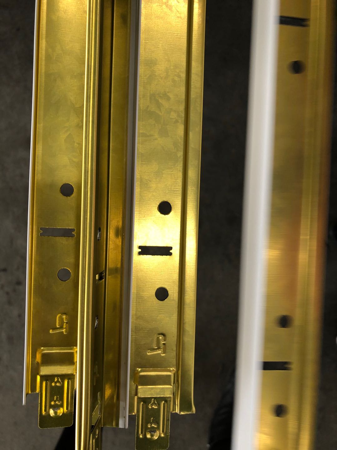 Anti-finger CEILING T GRID/T BAR