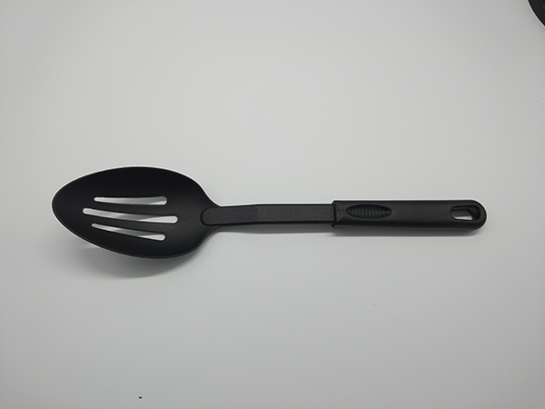 Leaky Spoon
