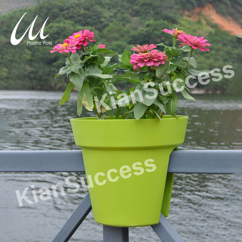Railing pots