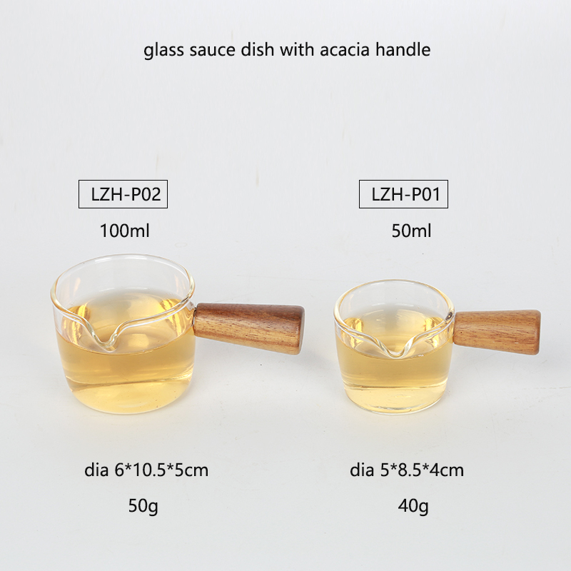 borosilicate glass dish with acacia handle