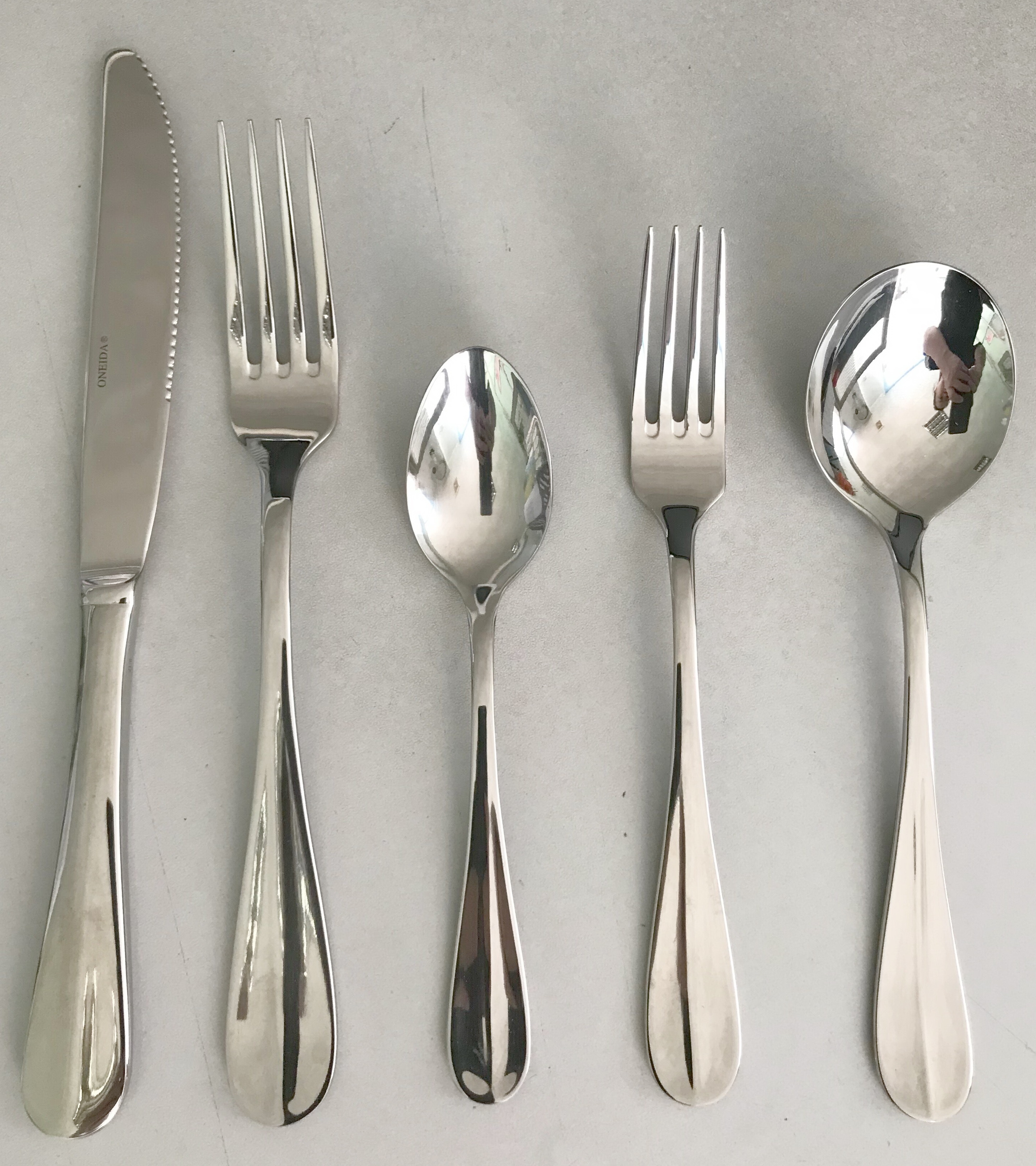 Stainless steel cutlery set