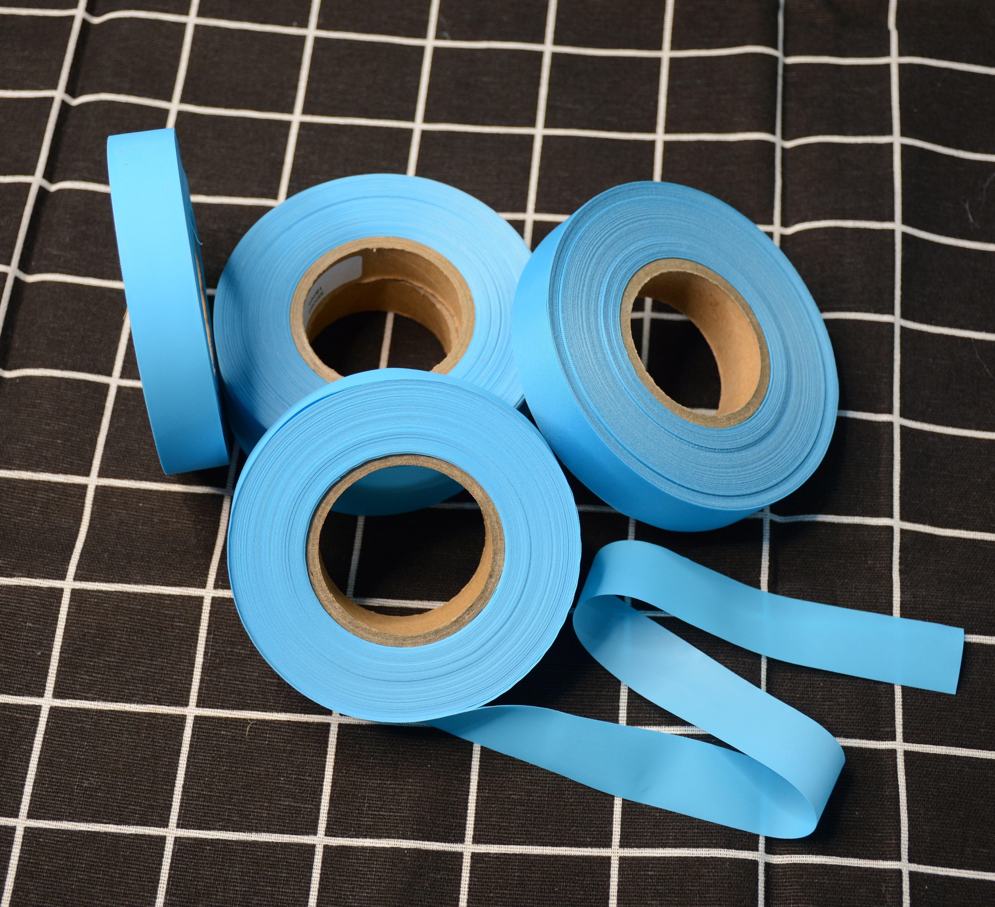 Heat sealing tape for protective clothing