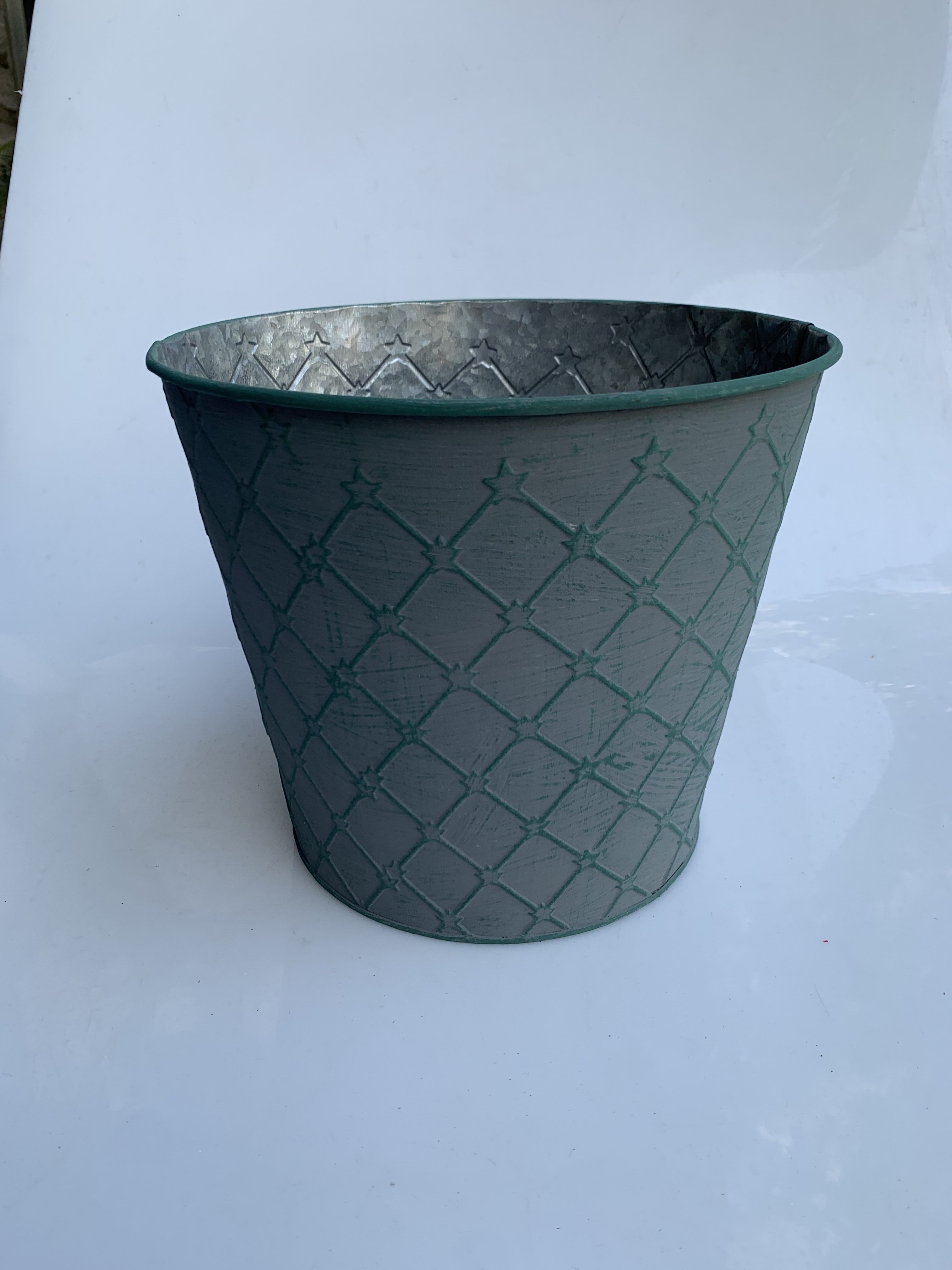 Wholesale Antique style basin Galvanized metal zinc tin Round Crown flower pots